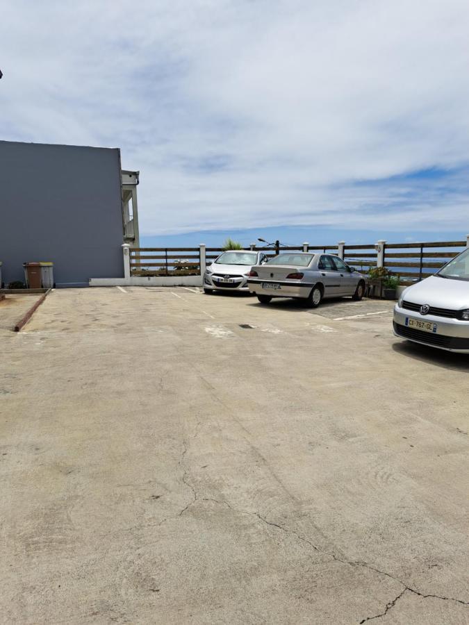 Résidence Andy: Appart Accueillant avec Parking Privé Saint-Denis Exterior photo